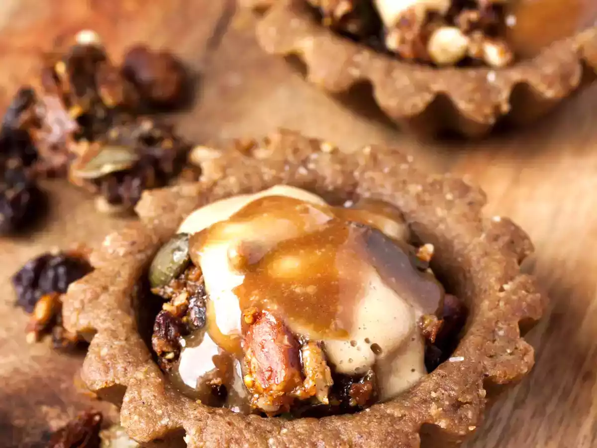 Crunchy Granola, Pineapple White Chocolate Mousse and Caramel Cream Tarts - photo 2