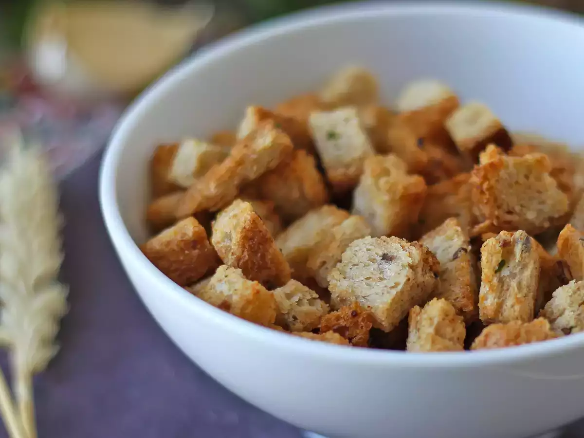 Crunchy herb croutons in the Air Fryer (quick and easy) - photo 3