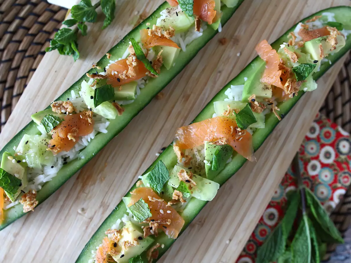 Cucumber boats filled with rice, smoked salmon, avocado and mint - photo 2