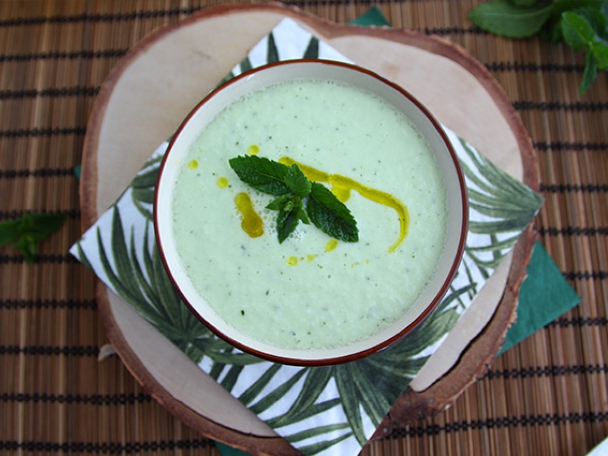 Cucumber fresh soup with mint - photo 2