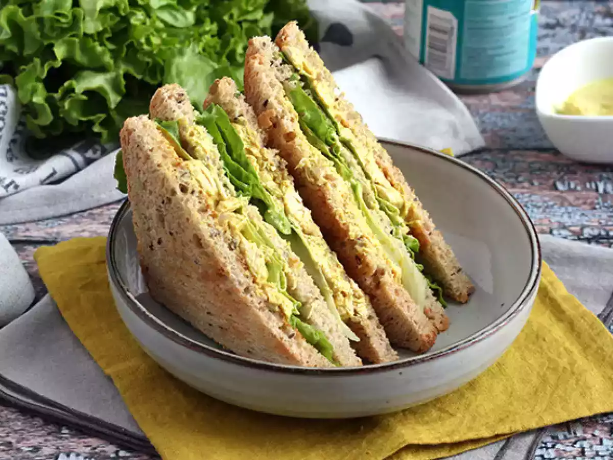 Curry chicken club sandwich