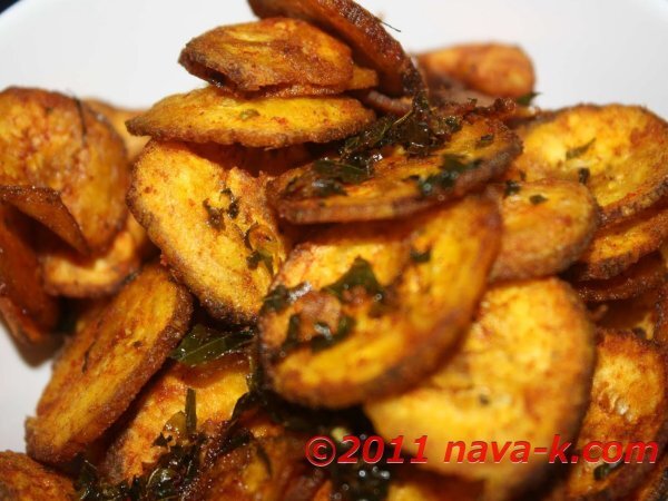 Curry Leaves Valakkai Poriyal (Plantain Chips)