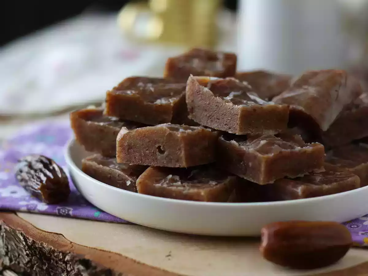 Date fudge, the little square full of energy and flavour!