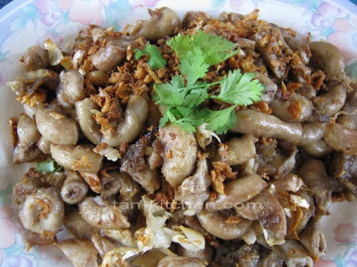 Deep fried Asgean pork with garlic (Sai-Ton Thod Ka-Tiem)