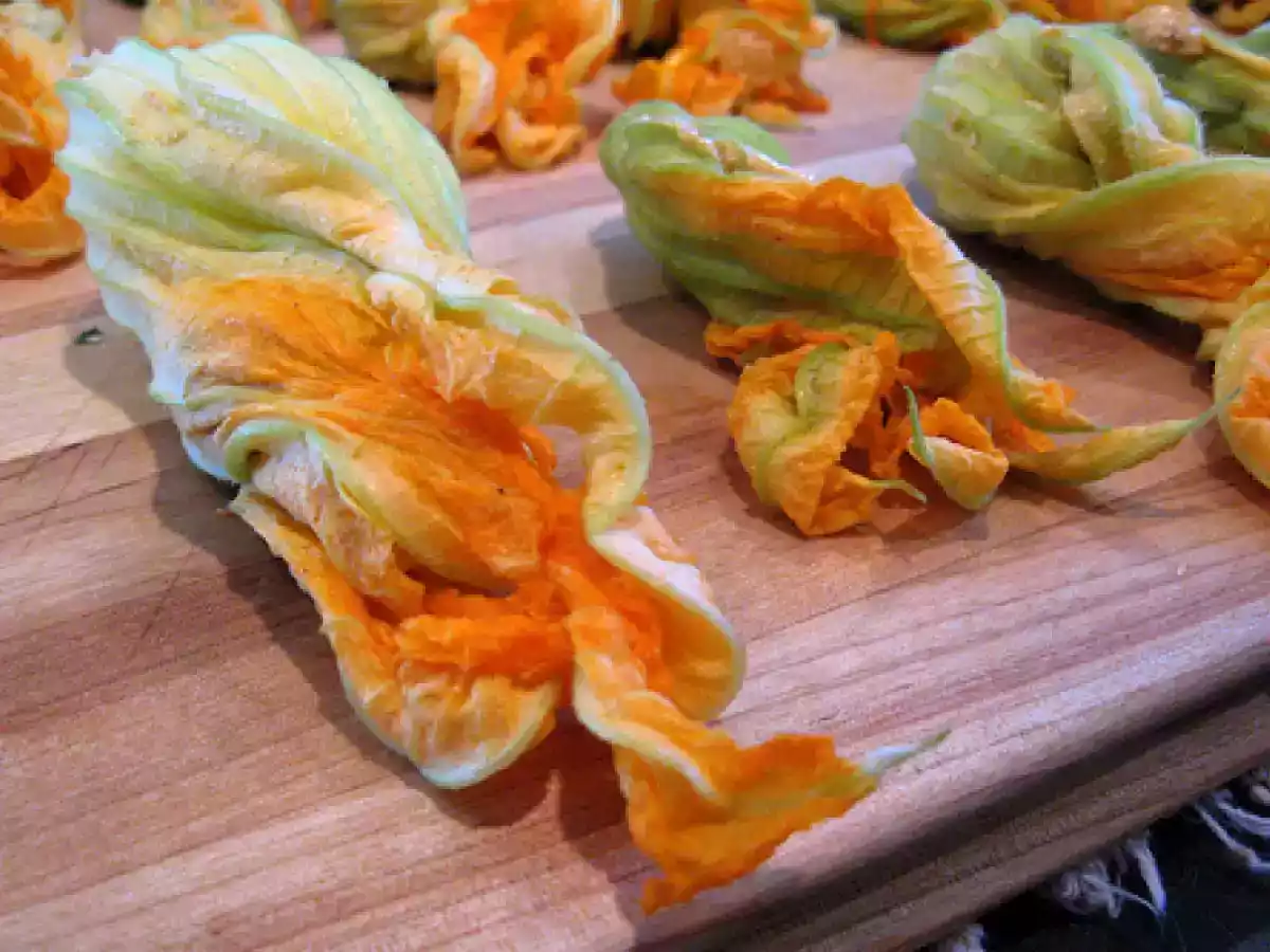 Deep-Fried Zucchini Flowers - photo 2