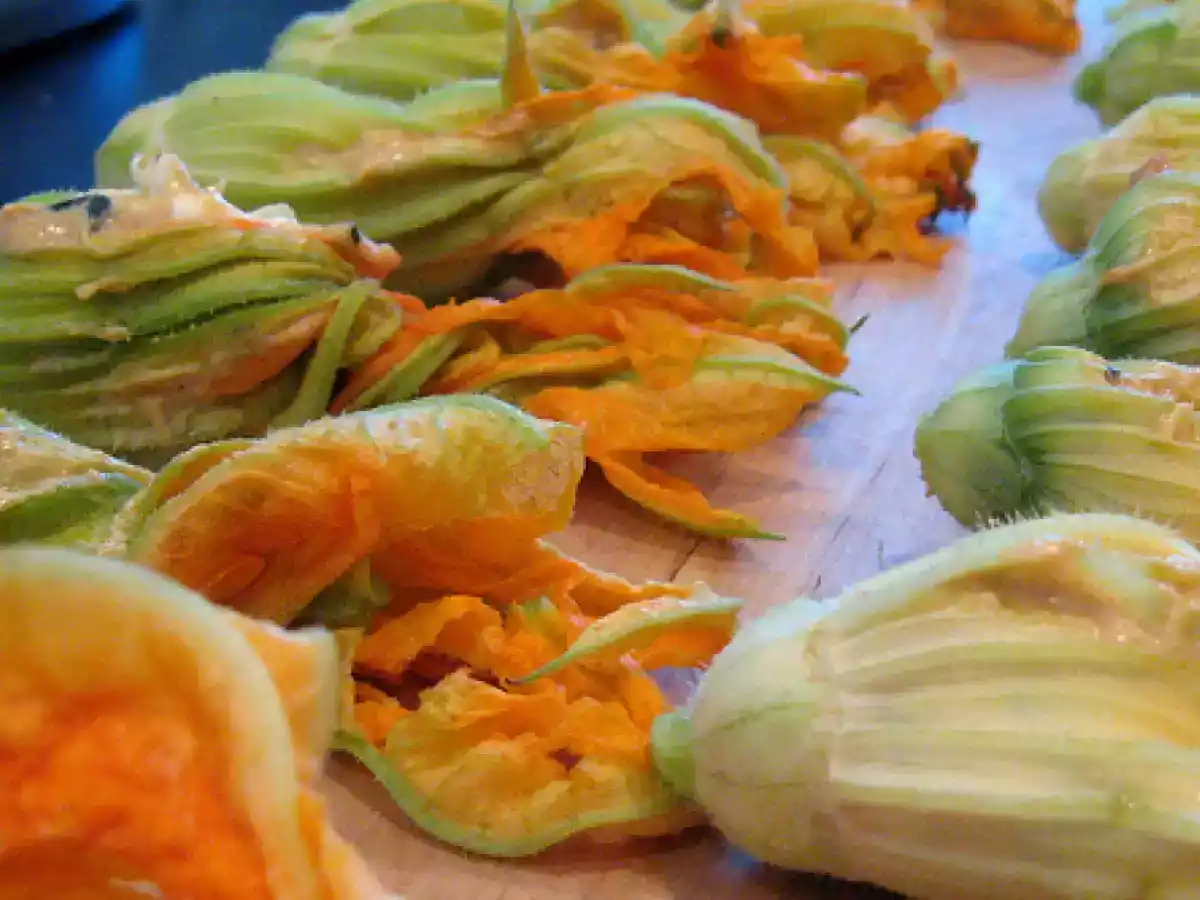 Deep-Fried Zucchini Flowers - photo 3