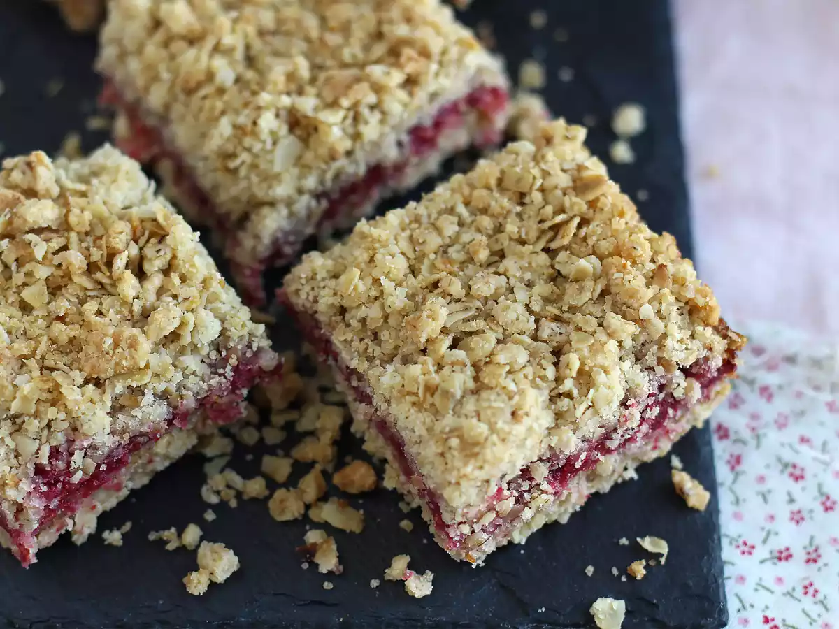 Delicious raspberry crumble cake, crunchy and melting - photo 5