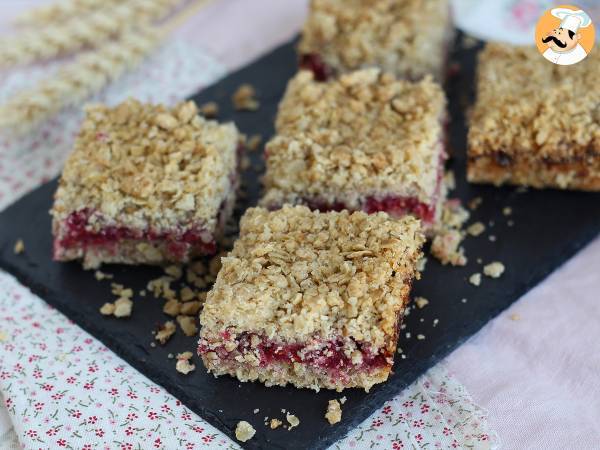 Delicious raspberry crumble cake, crunchy and melting - photo 3