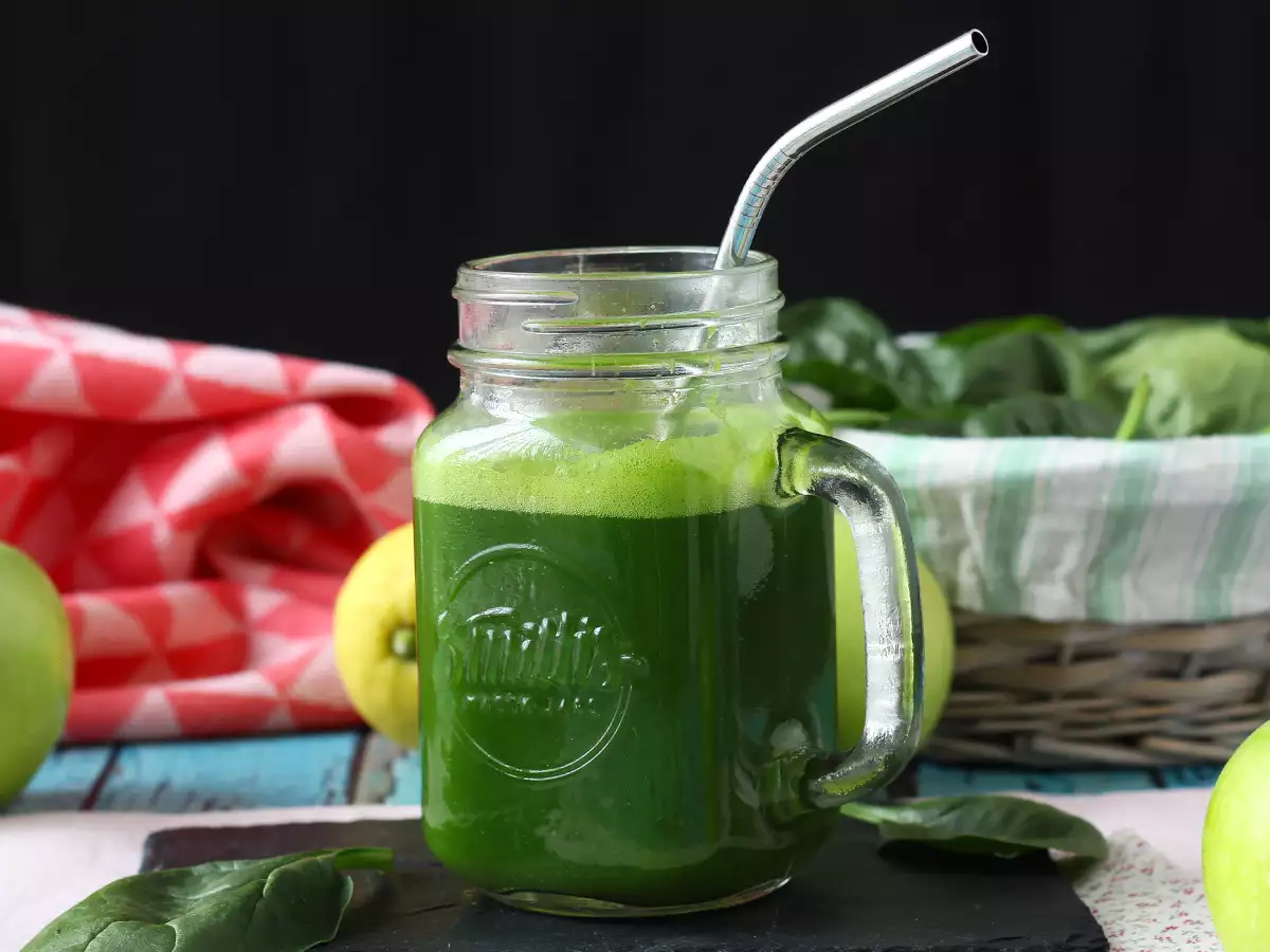 Detox juice without a juicer, for a vitamin boost!