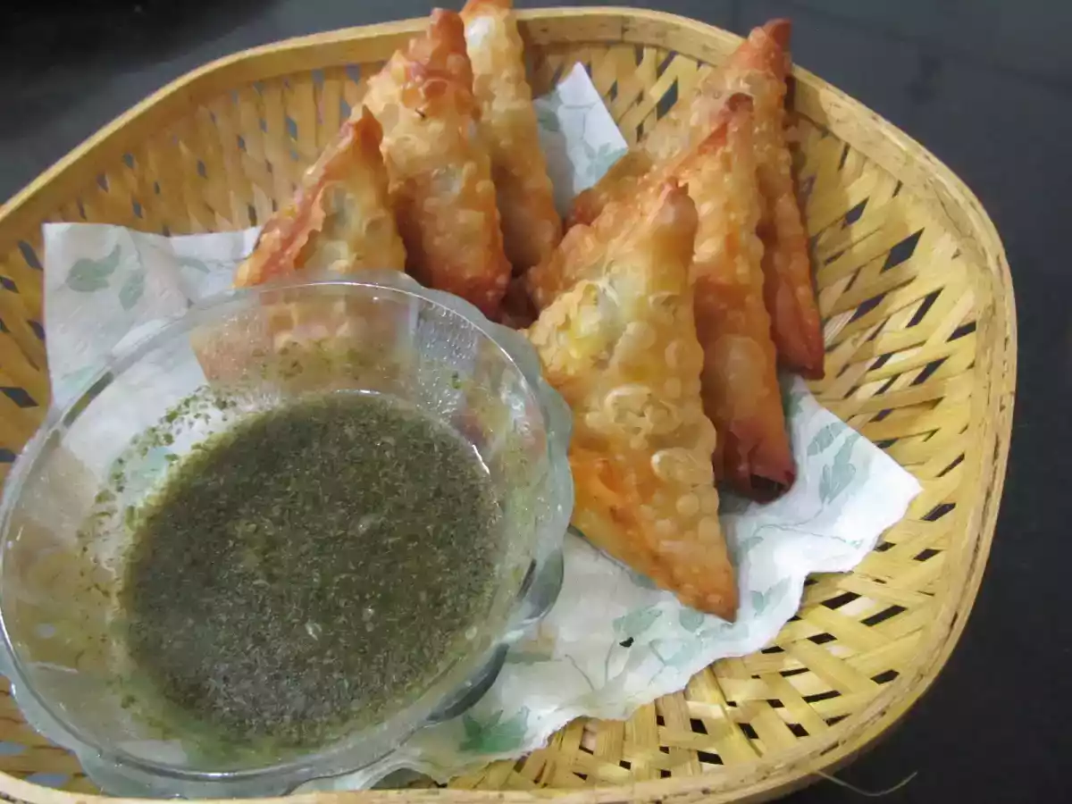 Dill & Onion Samosa (Samosa Irani)