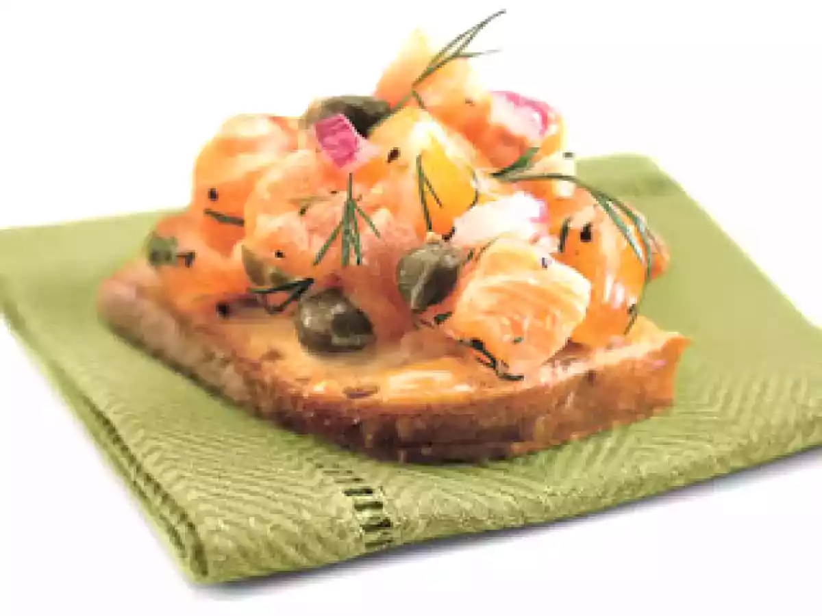 Dilled Salmon Tartare on Whole Grain Bread