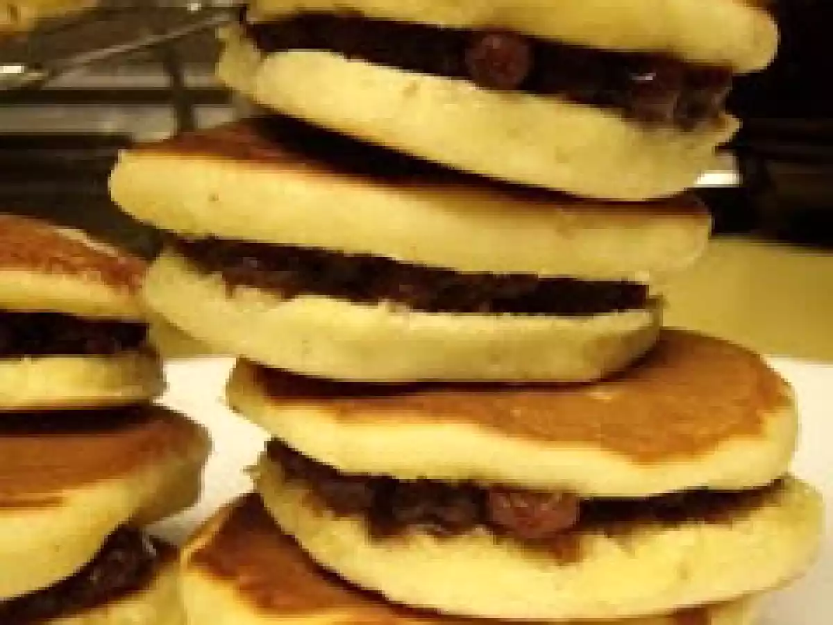 Dorayaki (Japanese Filled Pancakes)
