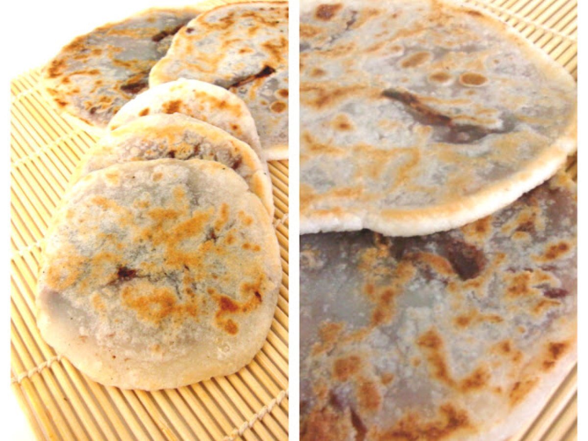 Dou Sha Shao Bing (Glutinous rice & red bean paste filling Pancake)