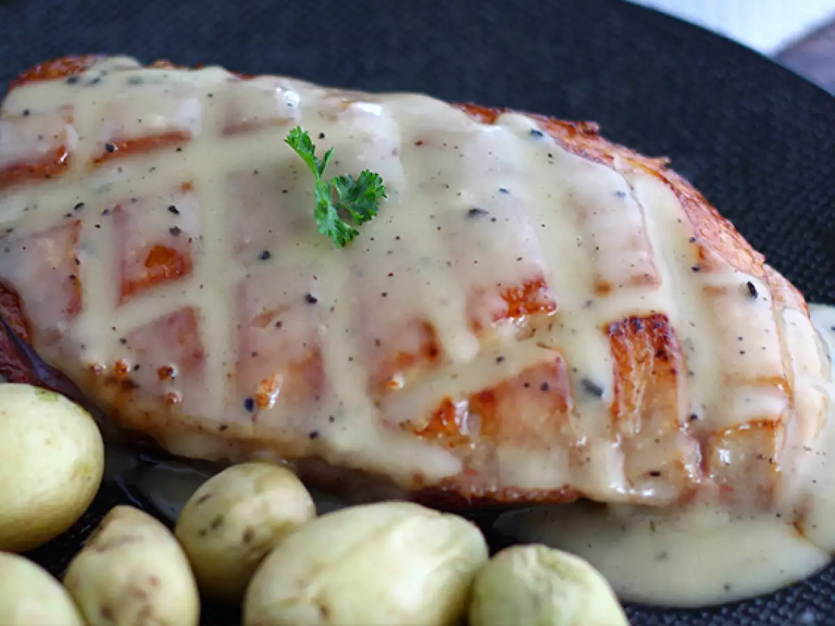 Duck breast with sauce made with truffle pieces - photo 2