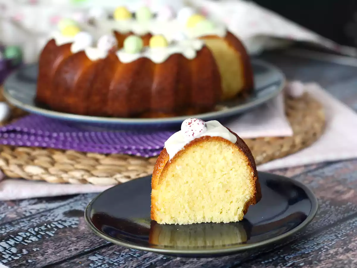 Easter bundt cake with lemon and white chocolate - photo 3