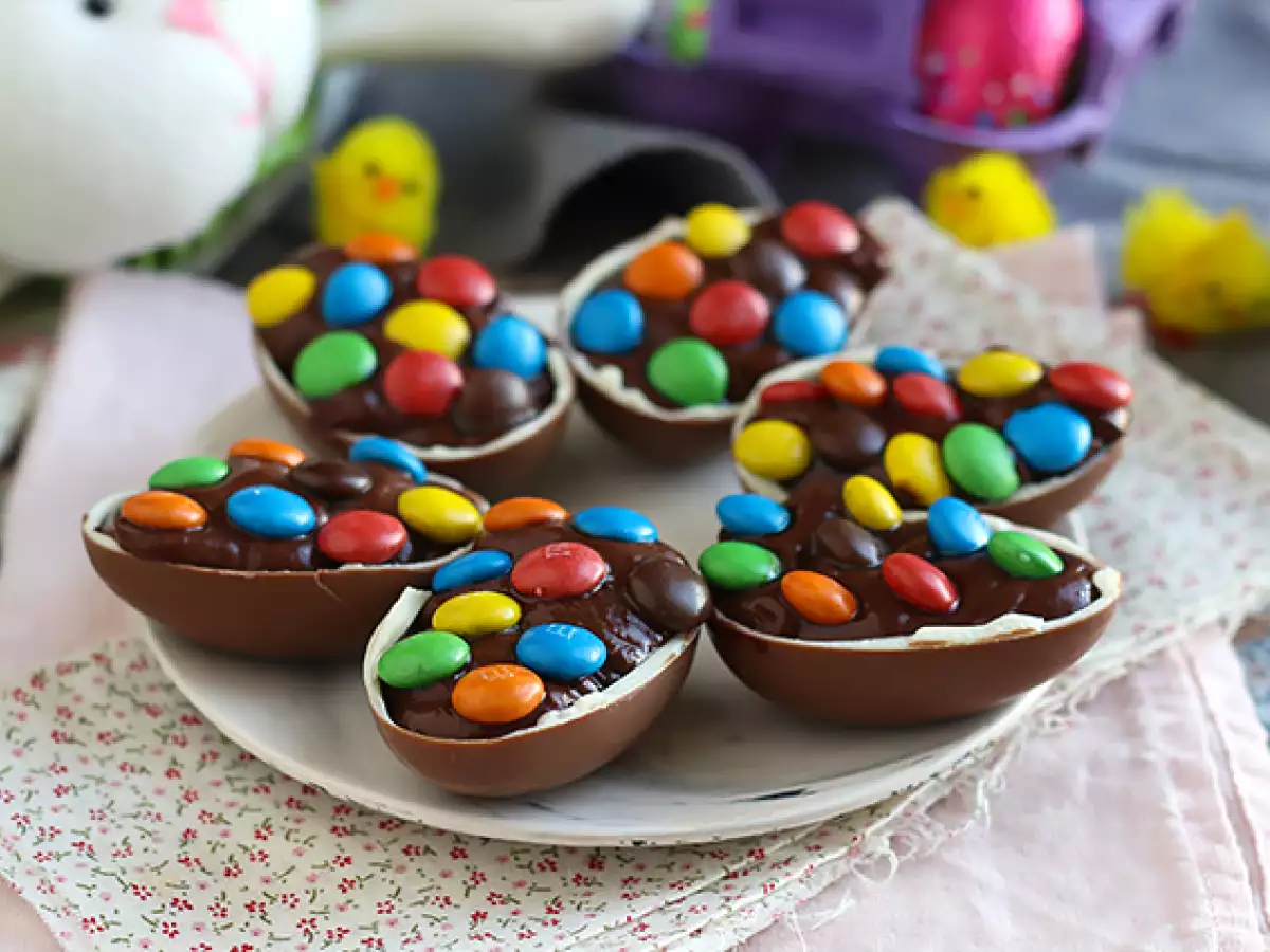 Easter eggs filled with chocolate dessert cream and M&M's - photo 3
