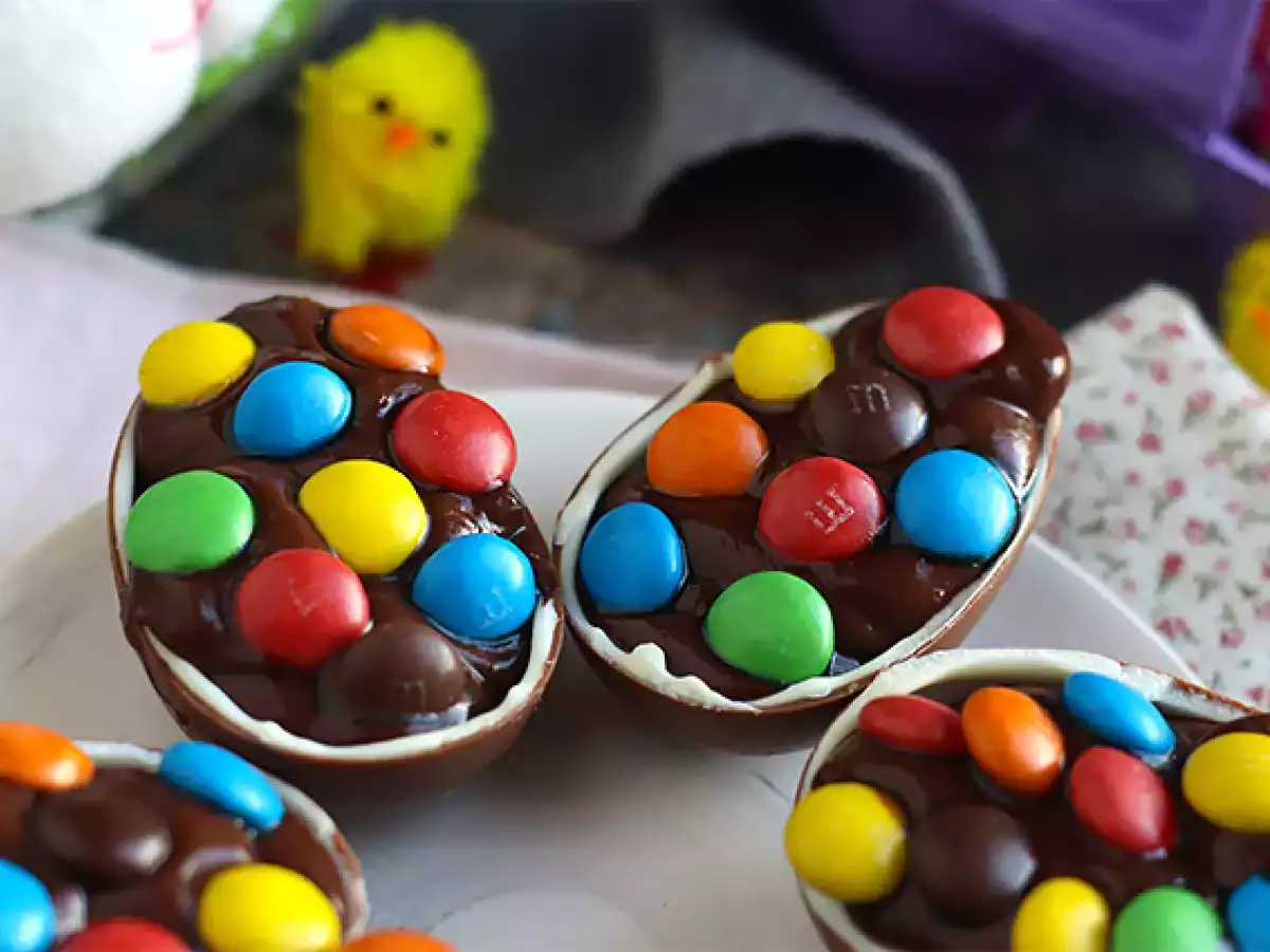Easter eggs filled with chocolate dessert cream and M&M's - photo 4