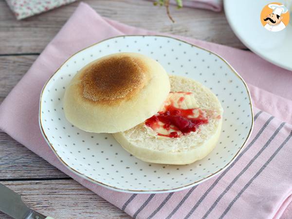 Easy and fluffy english muffins