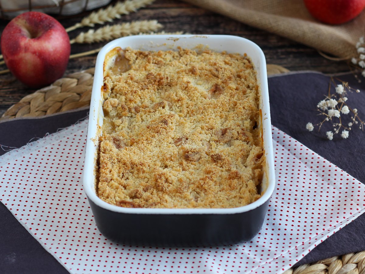 Easy and quick apple crumble