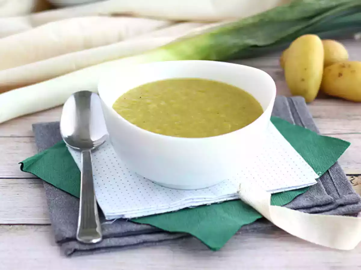 Easy and quick leek and potato soup