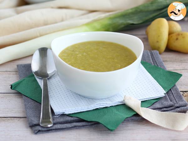 Easy and quick leek and potato soup