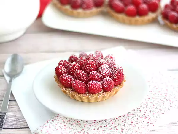 Easy and quick raspberry tartlets recipe