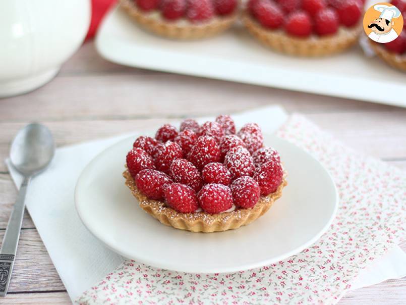 Easy and quick raspberry tartlets