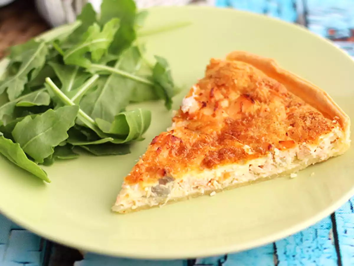 Easy and quick salmon quiche - photo 2