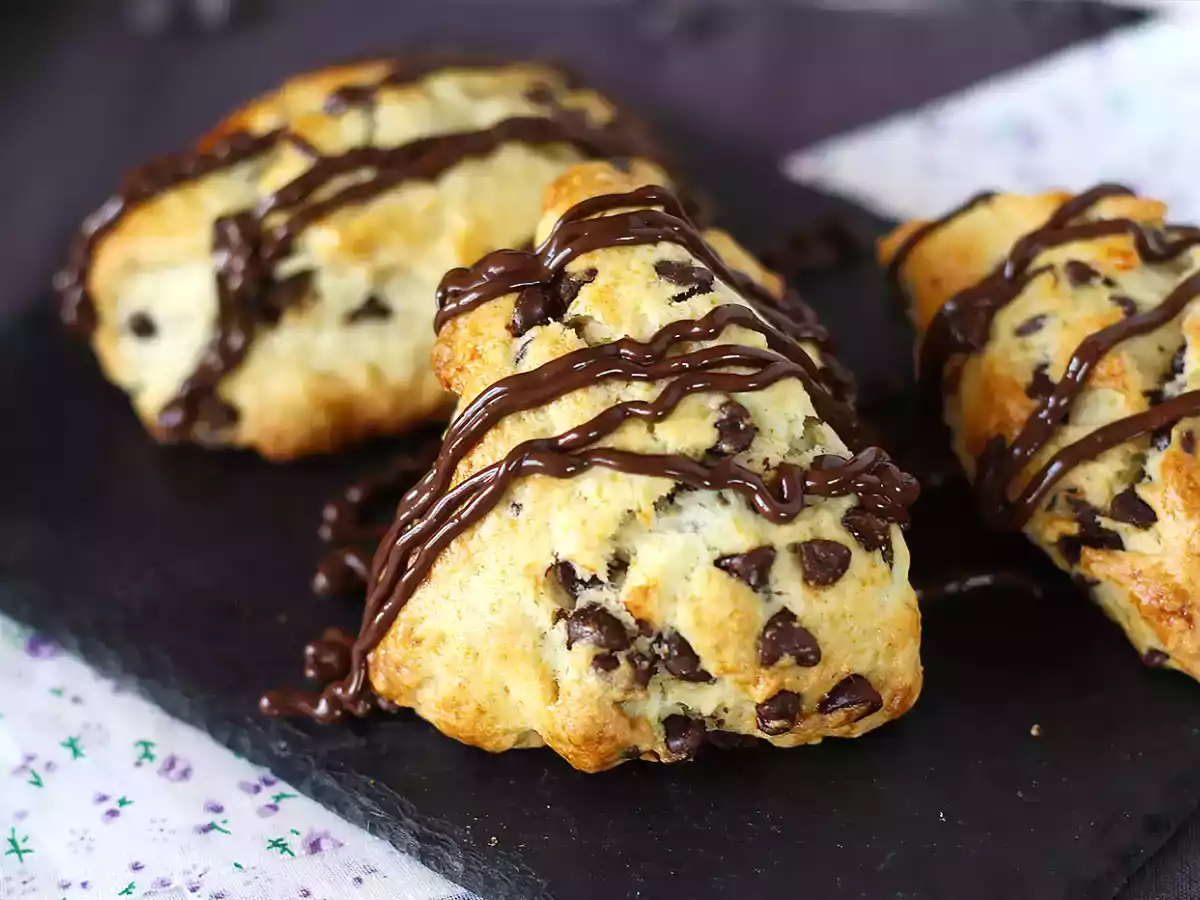 Easy and soft chocolate chip scones - photo 2