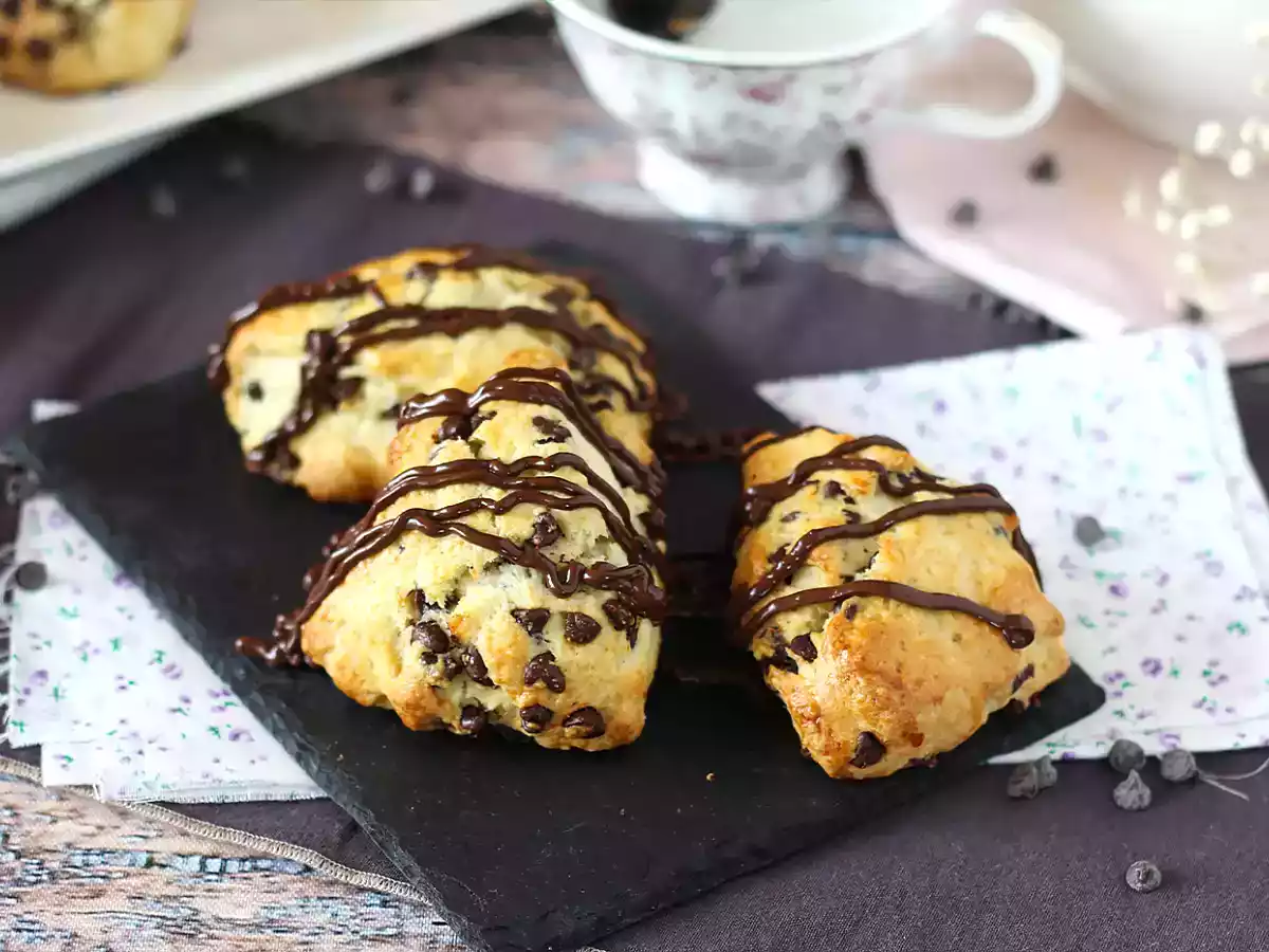 Easy and soft chocolate chip scones - photo 6