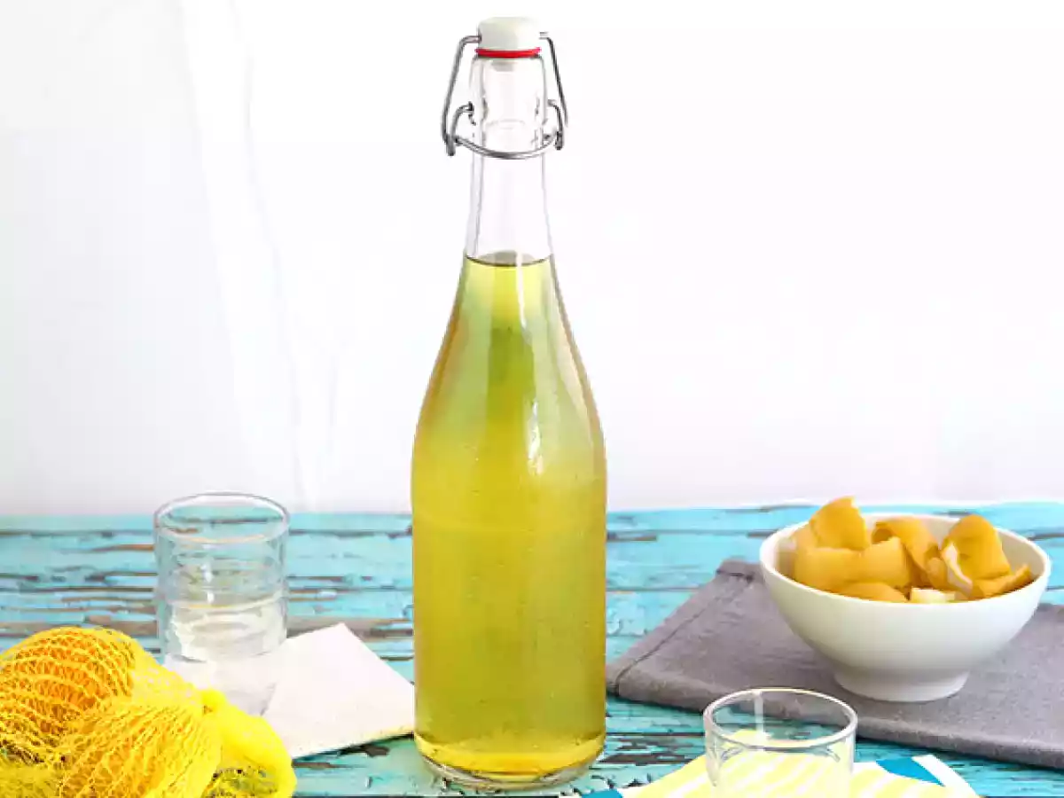 Easy homemade limoncello