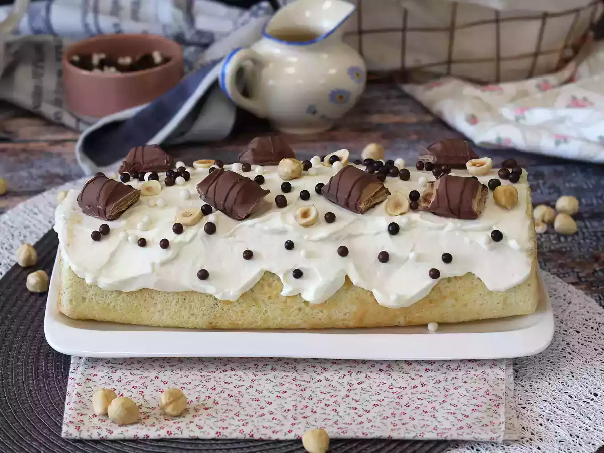 Easy kinder bueno roll, perfect as a birthday cake or as a christmas log!