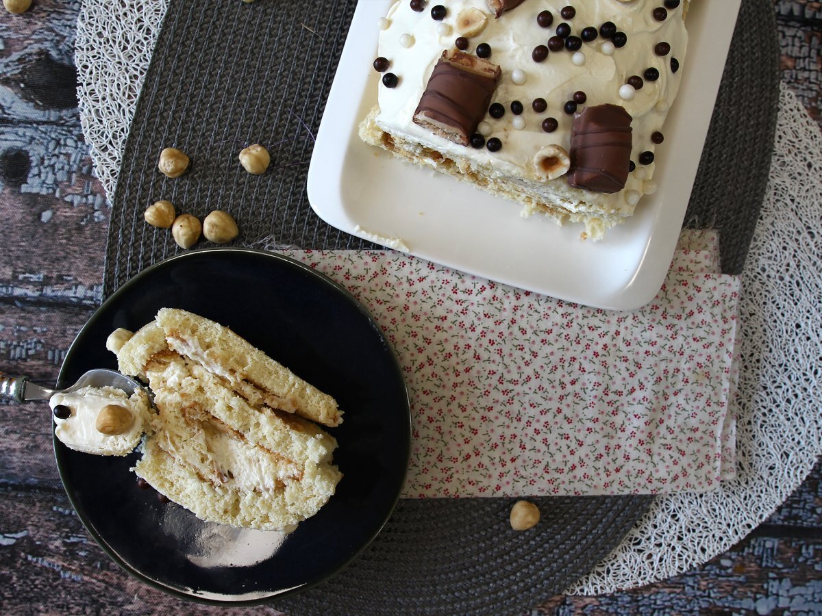 Easy Kinder Bueno roll, perfect as a birthday cake or as a Christmas log! - photo 2