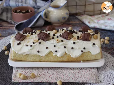 Easy Kinder Bueno roll, perfect as a birthday cake or as a Christmas log!