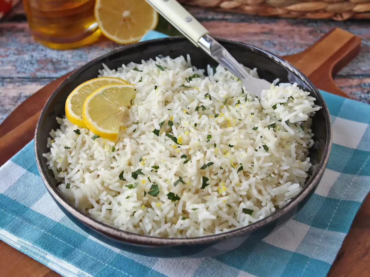 Easy lemon rice with fresh herbs, perfect with fish - photo 2
