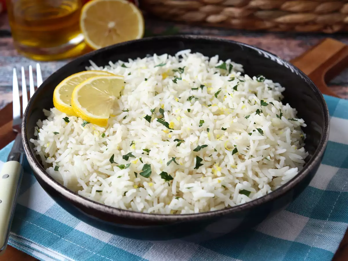 Easy lemon rice with fresh herbs, perfect with fish - photo 3