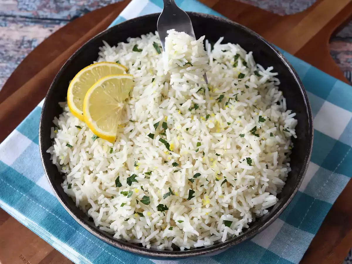 Easy lemon rice with fresh herbs, perfect with fish - photo 4