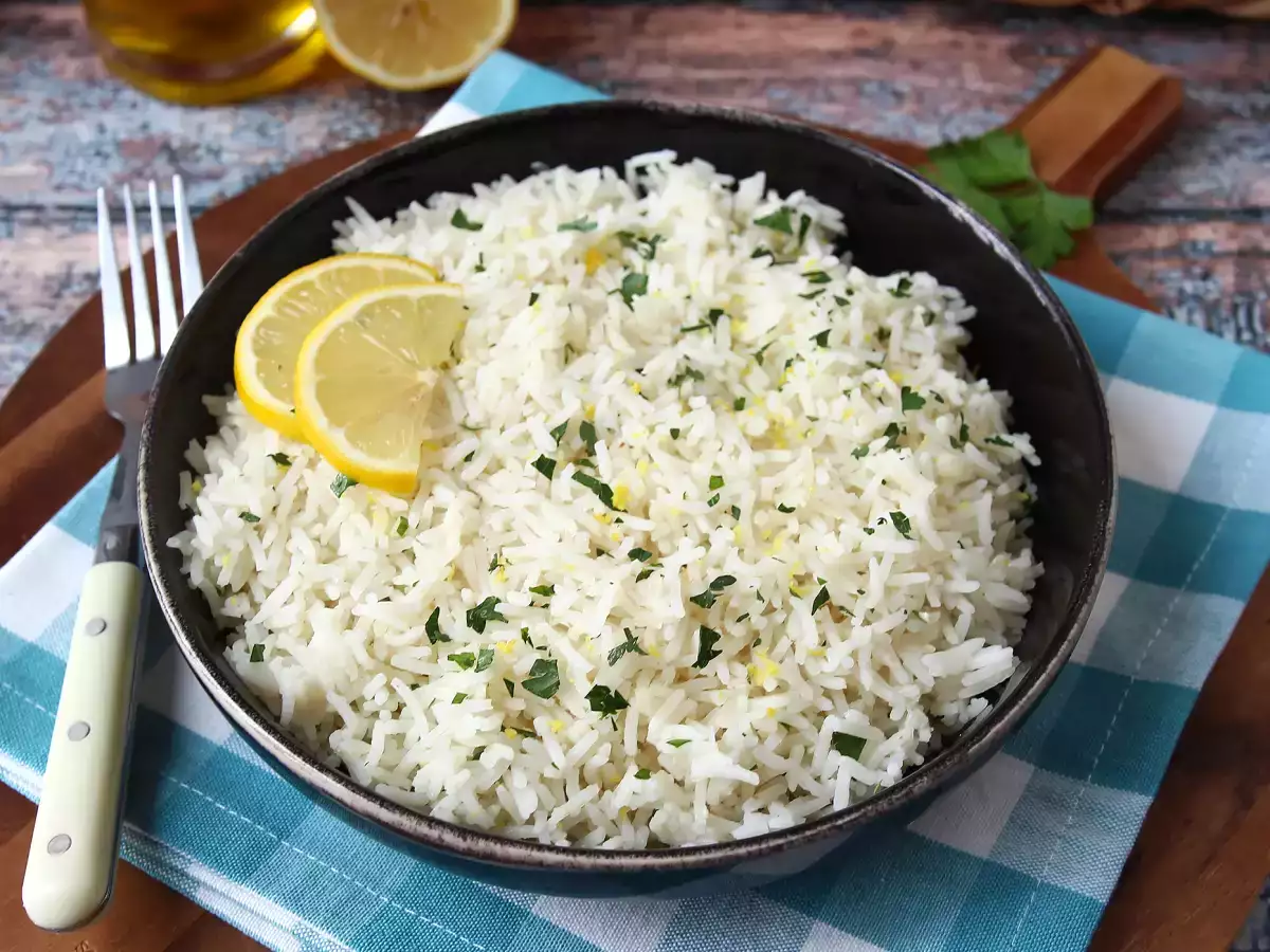 Easy lemon rice with fresh herbs, perfect with fish - photo 7