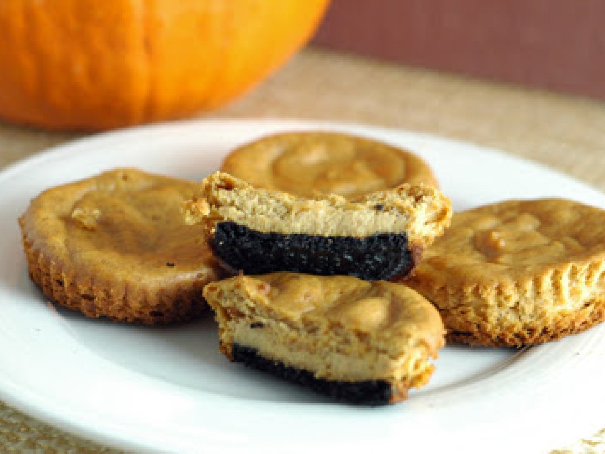 Easy Mini Pumpkin Cheesecakes - Happy Halloween!