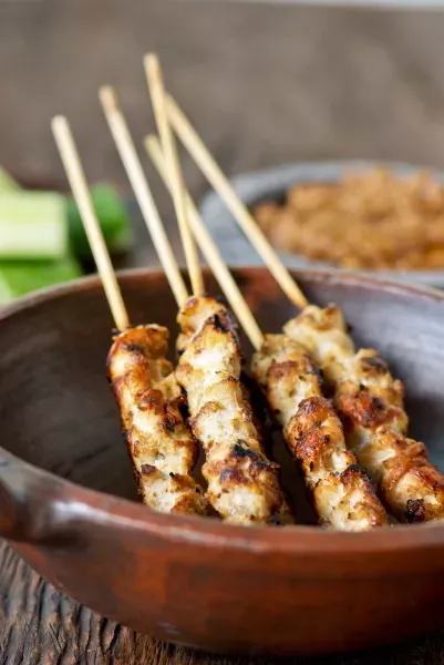 Easy pan-grilled chicken satay, Recipe Petitchef