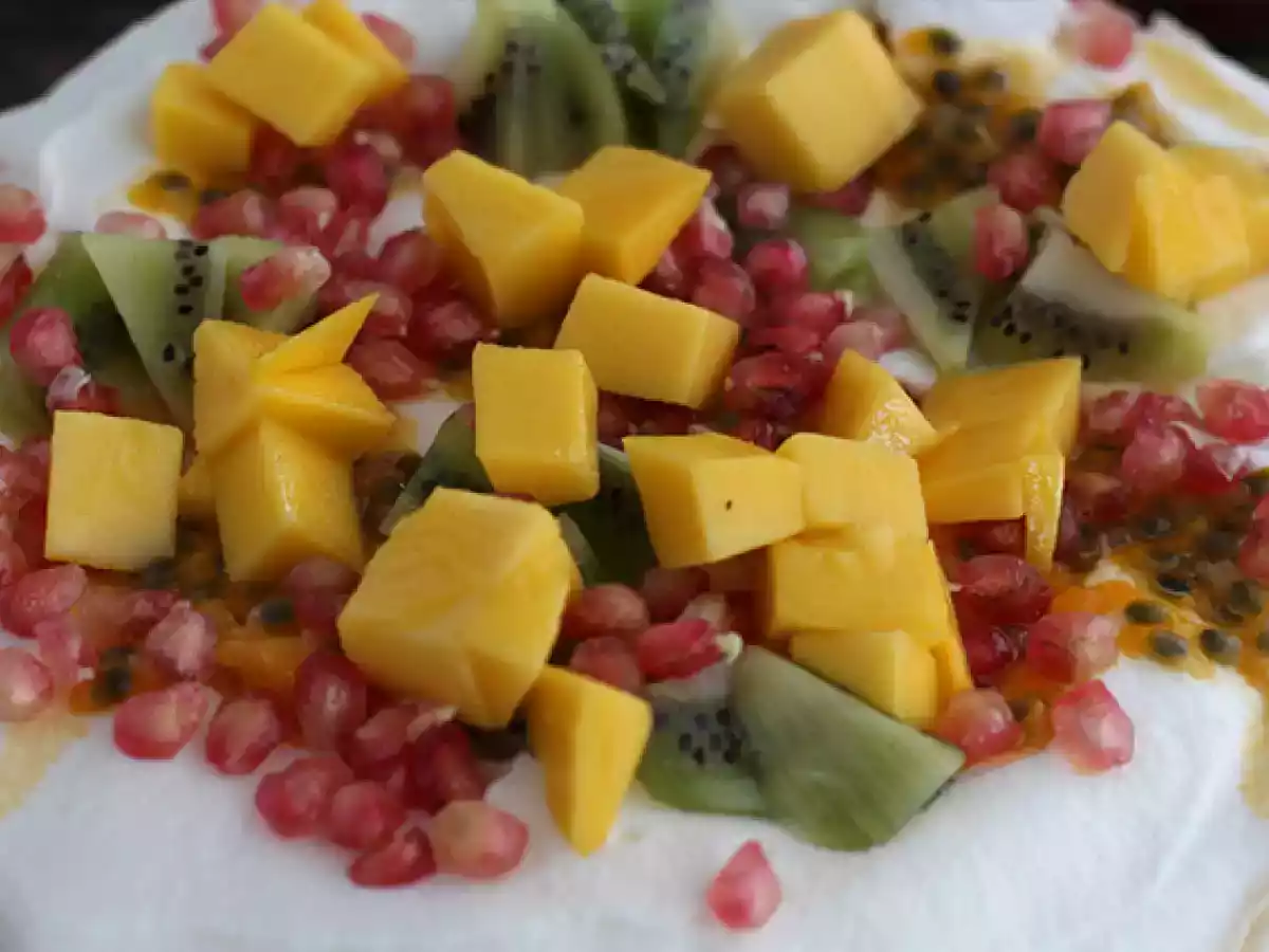 Easy pavlova with exotic fruits - photo 2