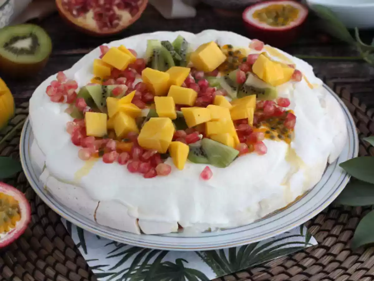 Easy pavlova with exotic fruits - photo 3