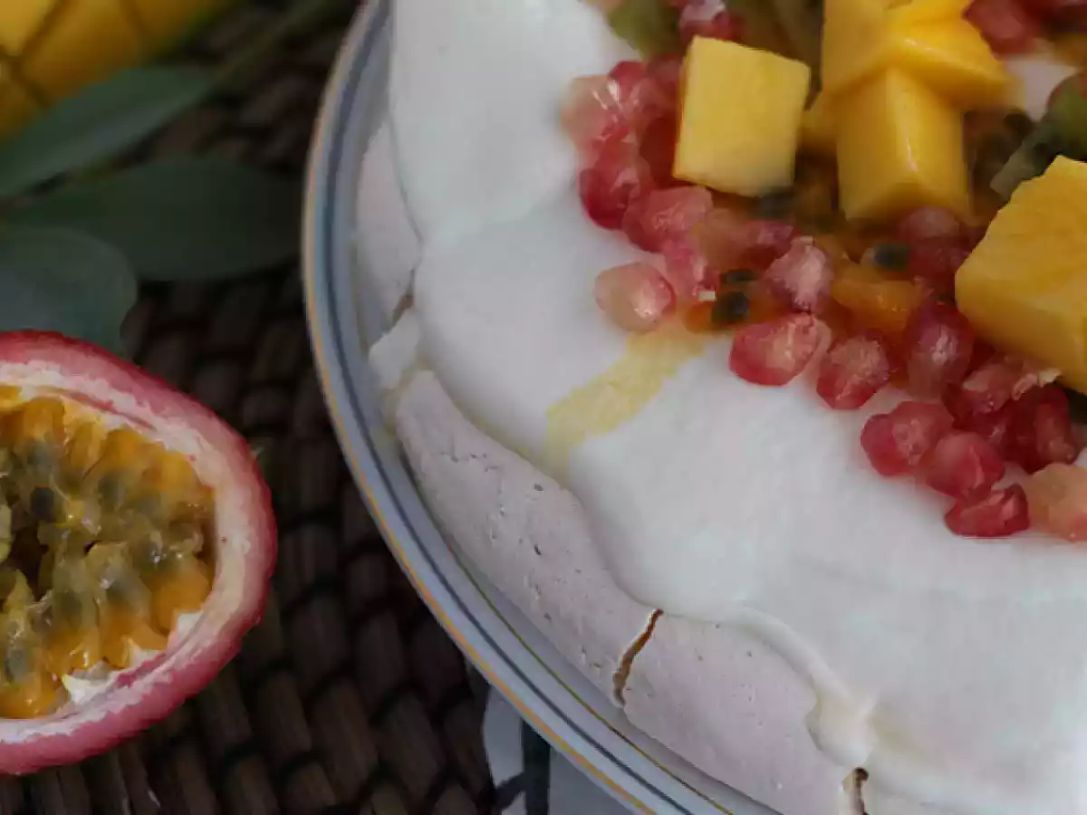Easy pavlova with exotic fruits - photo 5