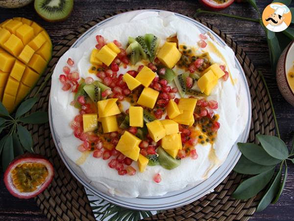 Easy pavlova with exotic fruits