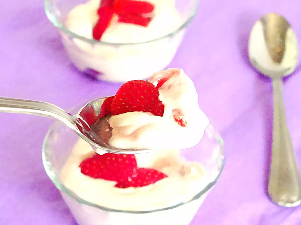 Easy Peasy Strawberry Dessert