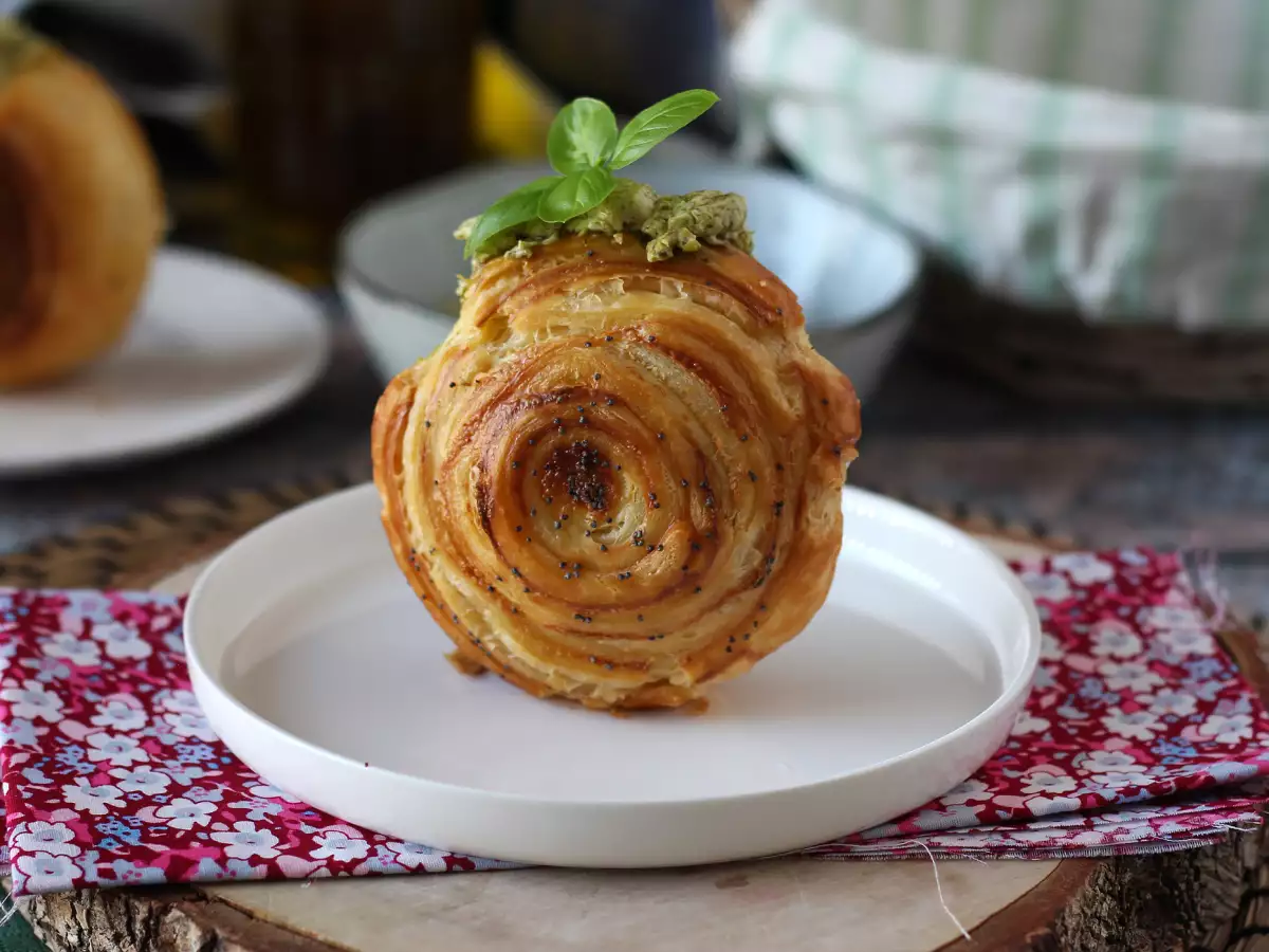 Easy savory New York roll with pesto and cream cheese, made with 4 ingredients - photo 5