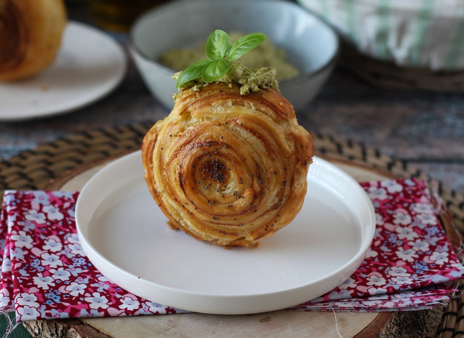 Easy savory new york roll with pesto and cream cheese with 4 ingredients Recipe Petitchef