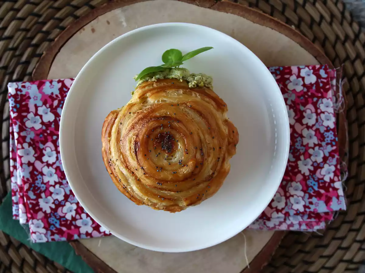 Easy savory new york roll with pesto and cream cheese with 4 ingredients - photo 2
