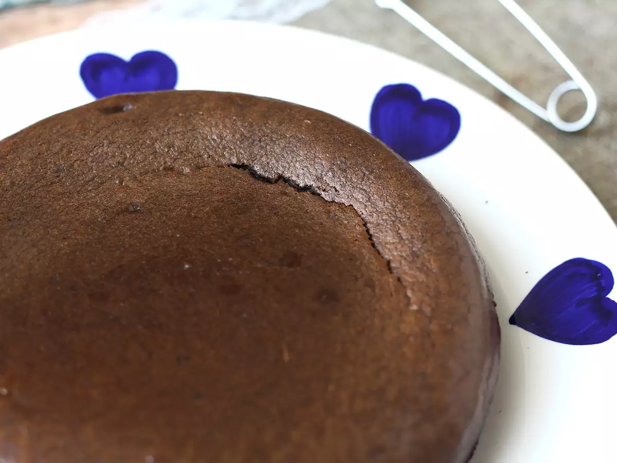 Easy-to-make whey protein chocolate fondant cake - photo 8
