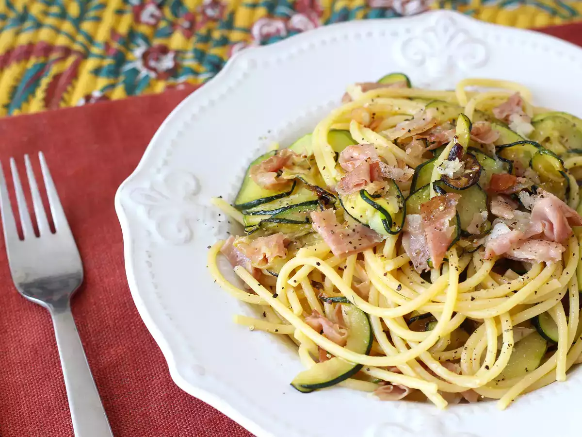 Easy zucchini pasta with crispy speck - photo 6